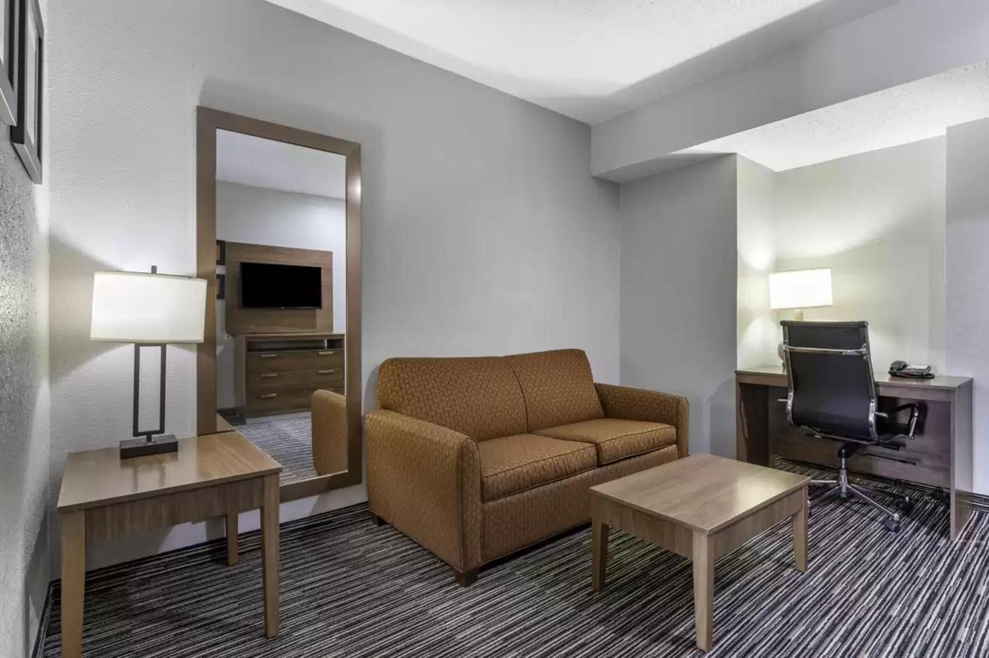 Quality Inn & Suites I-35 E-Walnut Hill Dallas Kültér fotó