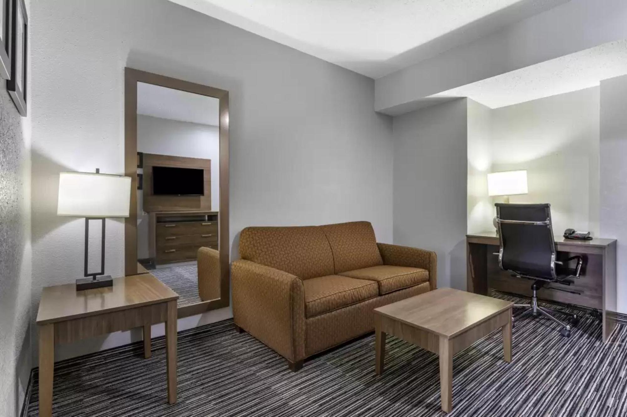 Quality Inn & Suites I-35 E-Walnut Hill Dallas Kültér fotó