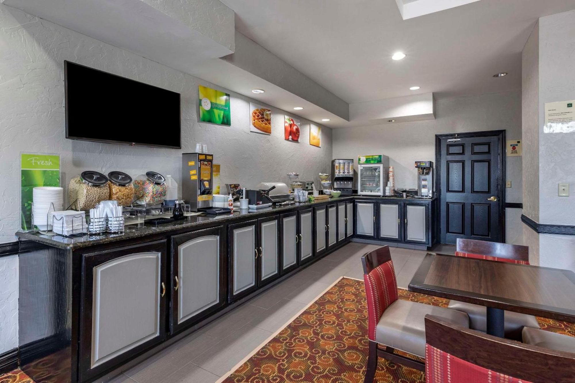 Quality Inn & Suites I-35 E-Walnut Hill Dallas Kültér fotó
