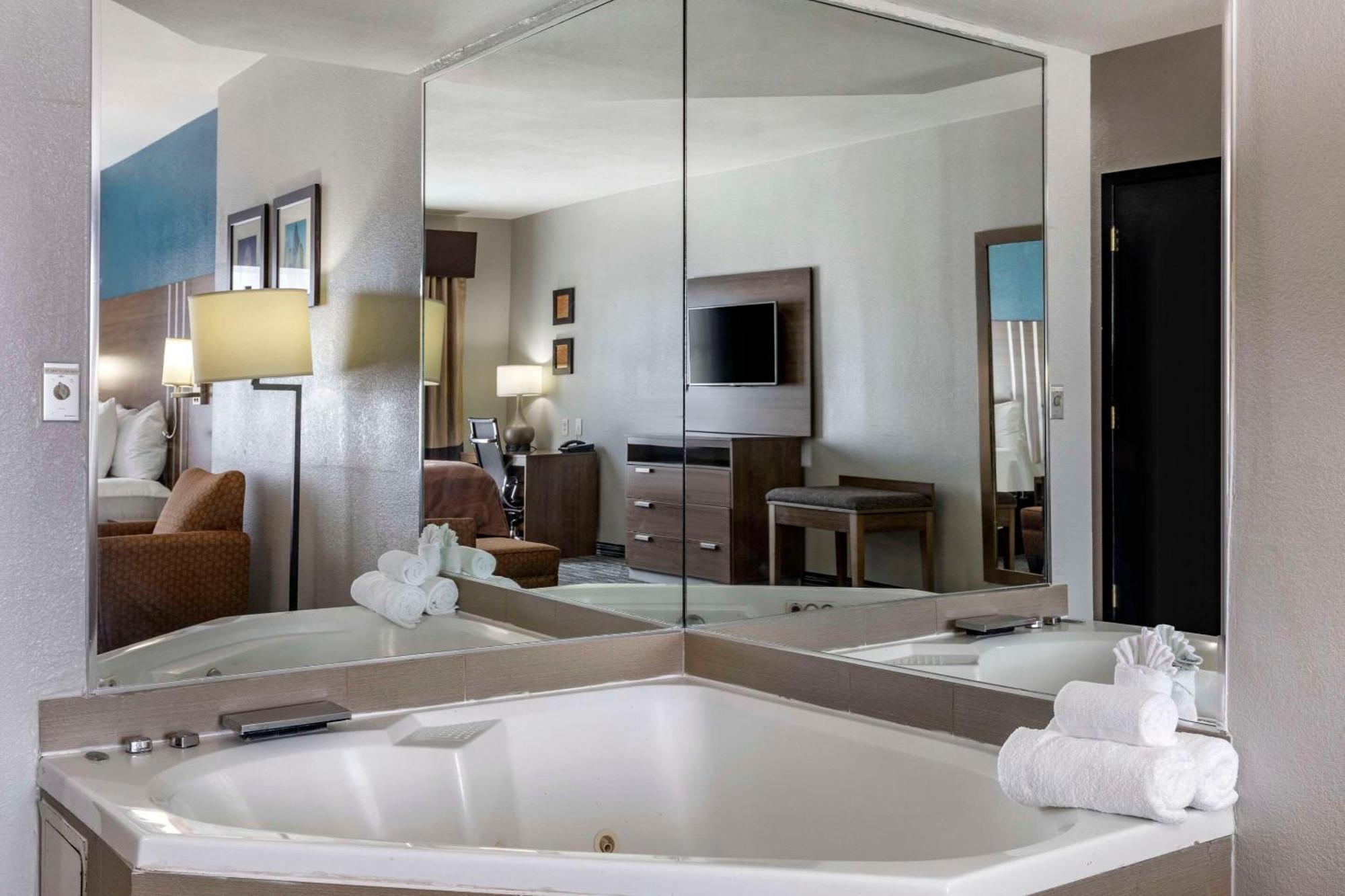 Quality Inn & Suites I-35 E-Walnut Hill Dallas Kültér fotó