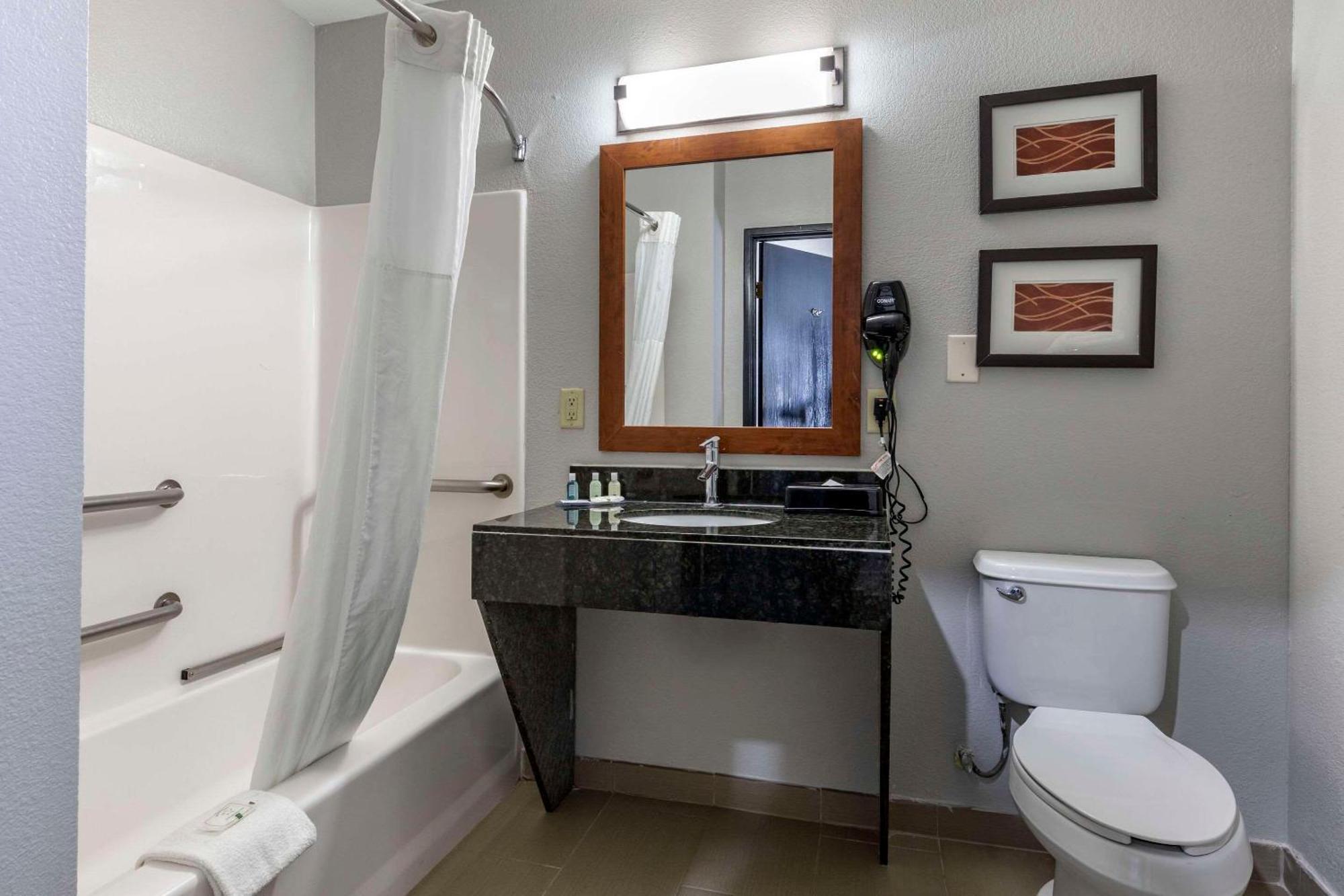 Quality Inn & Suites I-35 E-Walnut Hill Dallas Kültér fotó